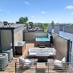 Luxury Townhouse With Exclusive Rooftop Hot Tub