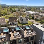 Trendy Townhouse Rooftop Hot Tub & Fireplace