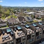 Elegant Townhome Rooftop Hot Tub & Fireplace
