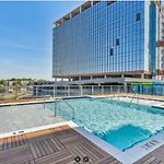 Nashville King Bed, Gym, Rooftop Pool, Free Parking
