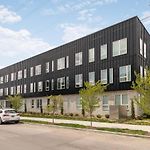 Condo 3 Miles To Downtown With Free Parking And Walk To Coffee