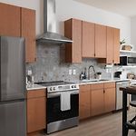 Condo 3 Miles To Downtown With Free Parking And Walk To Coffee