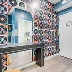 Boutique Studio With Pool Gym And Walk To Midtown
