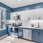 Boutique Studio With Pool Gym And Walk To Midtown