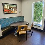 Club Hotel Nashville Inn & Suites