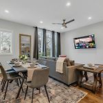New Luxe 4Br 12 Beds - Roofdeck Views - Chefs Kitchen