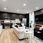 Top Floor Neo Suite, Walk To Broadway & Views