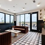 Top Floor Neo Suite, Walk To Broadway & Views
