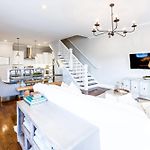 Luxe Pool Hot Tub & Game Room Downtown Nashville