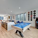Twin Homes Rooftop Deck Hot Tub Outdoor Kitchen