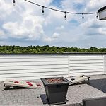 Skyline Serenity Spacious Nashville Retreat