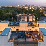 Rooftop Hot Tub & Skyline Views Near Broadway