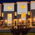 King Suites 3Br Retreat & 2-Car Garage East Nashville