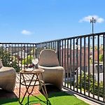 Rooftop Deck & Skyline Views Downtown Penthouse