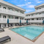 Trendy Condo For 4 W Shared Pool Near The Gulch