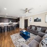 Great Location 2 Bedroom Condo Minutes To Downtown