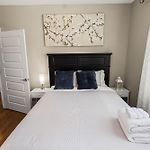 Great Location 2 Bedroom Condo Minutes To Downtown