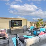 Amazing Rooftop Home Walk To 12S 4Th Night Free