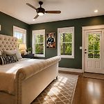 12 South Treehouse - Steps To 12 South Shopping & Entertainment