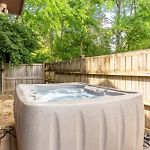 The Magic Cottage- Artsy Escape With Hot Tub & Charm