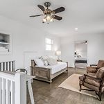 Charming Spacious Home - 10 Mins To Downtown
