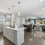Stay In Style Spacious Nash Home Near Broadway