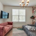 4 Mi To Broadway: Chic Townhome W/ Home Office!