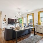 Luxury 2Br Midtown Condo Near Broadway & Pool