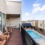 Heated Pool + Hot Tub + Sauna • 7 Min To Broadway