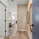 Cadence - Pool - Gym - Mins To Broadway