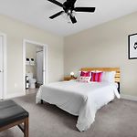 10 Mins To Broadway & Dt King Suites, Sleeps 12