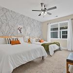 10 Mins To Broadway & Dt King Suites, Sleeps 12