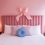 Sweet & Glam Pop Suite Near Vanderbilt & Downtown