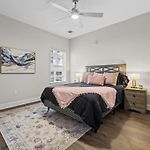 Stylish Gulch Retreat - Near Broadway