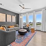 Stylish Nashville 2Br W Skyline Views
