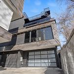 Modern Oasis Downtown Skyline View Prime Nashville