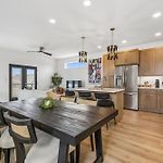 Modern Nashville Townhome With Garage & Ev Charger