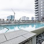 Broadway Studio Resort Style Pool, Free Parking