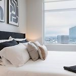 Sky-High Luxury W/ 26Th-Floor Lounge & Resort Pool