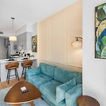 Luxury Studio Pool, Gym & Lounge + Free Parking