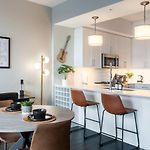 Luxury Gulch Condo Skyline Views, Pool, Parking