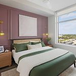 Nashville Luxury Pool, Gym, Views + Free Parking