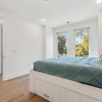 Prince Ave Sleeps 8 2 Master Suites Huge Parking