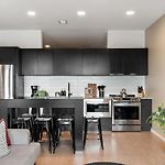 River View Luxury Condo With Garage, Walk To Downtown
