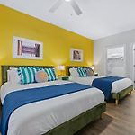 2Br W Glam Station & Karaoke Near Broadway