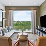 Luxury Downtown Riverview Condo With Garage And Two Balconies