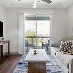 Landing Beautiful 2Bd Gym Courtyard