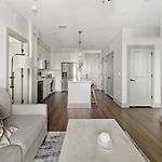 Landing Beautiful 2Bd Gym Courtyard
