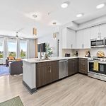 Stylish Nashville 2Br W Skyline Views