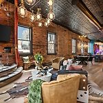 The Velvet Songbird Downtown Luxe Sleeps 24